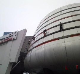 spalare geamuri cladire