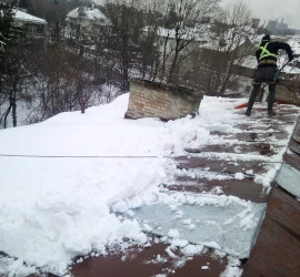 curatare zapada acoperis